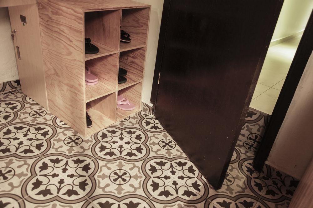 Capsule Hostal 2*